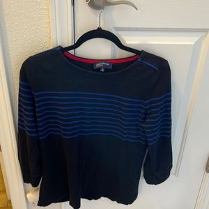 EXTRA LARGE WOMEN’S JONES NEW YOUR TOP. BLACK WITH BLUE STIPES